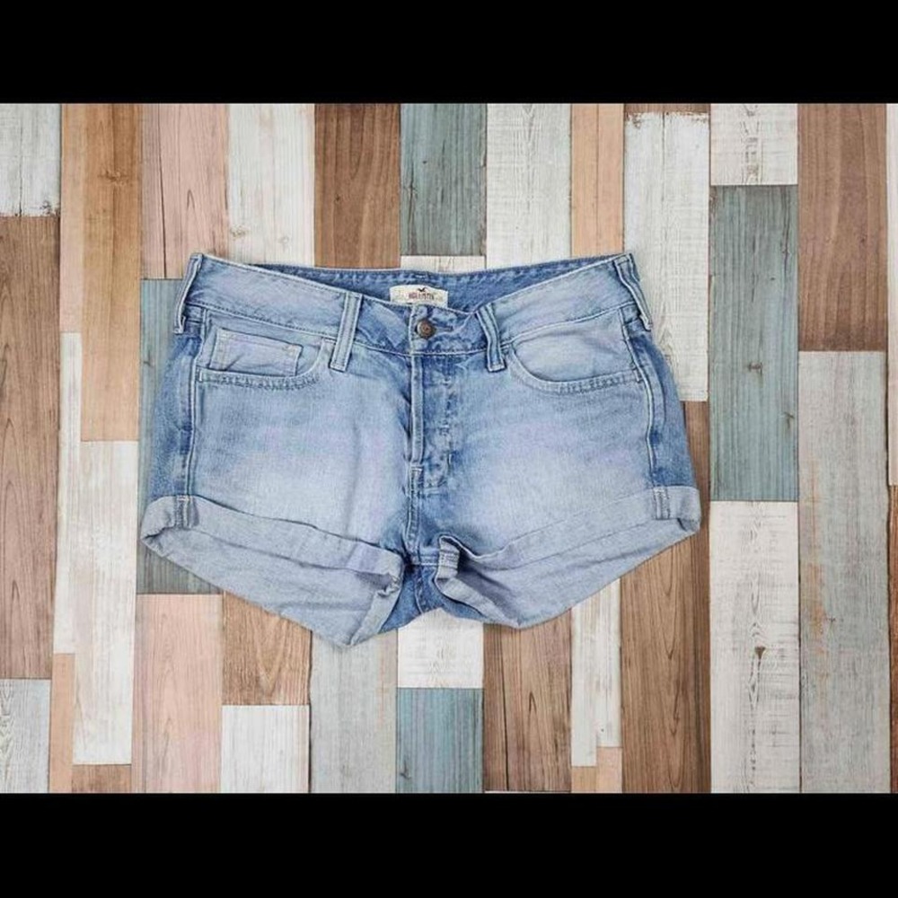 Hollister Womens Low Rise Denim Shorts Light Wash Cuffed Blue Size 3 W26